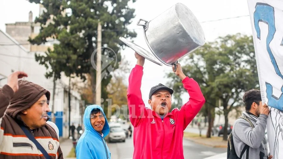Marchas y  ollas  populares en Salta 
