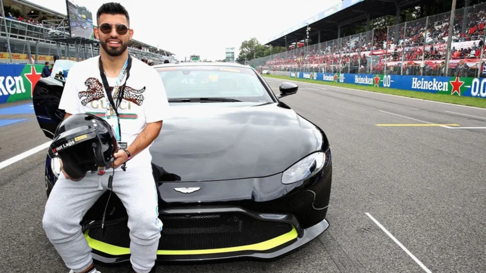 ¿Pega el volantazo? Ahora el Kun Agüero correrá en la Fórmula 1
