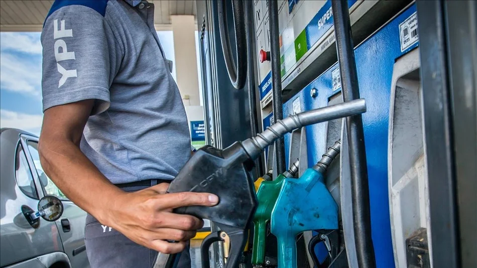 Congelarían el precio de los  combustibles al menos hasta octubre