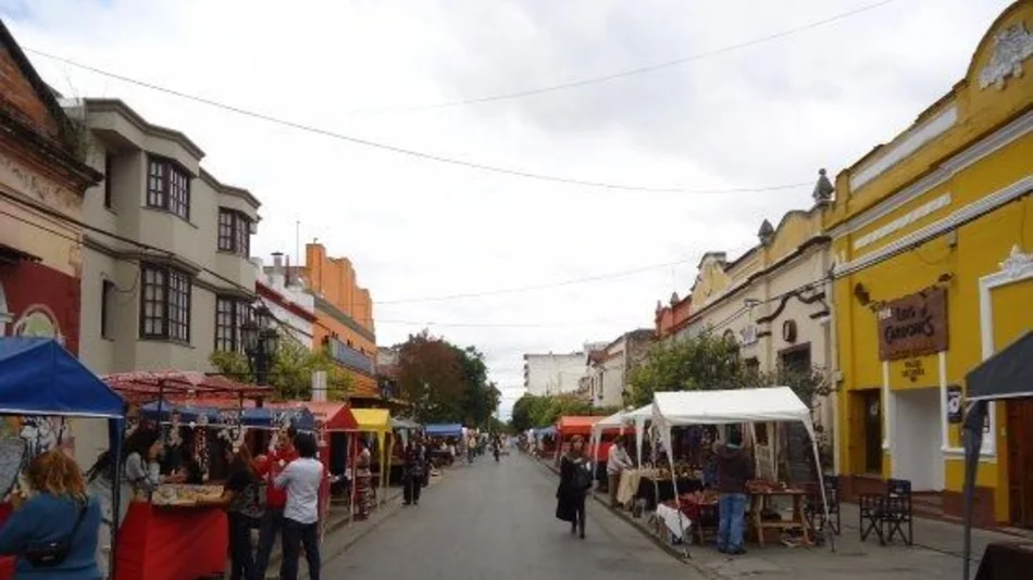 Abren las ferias de los paseos Balcarce, Ameghino y plaza Güemes