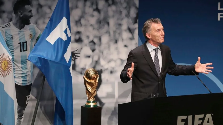 Reaparece Macri: organiza un partido de estrellas del fútbol solidario