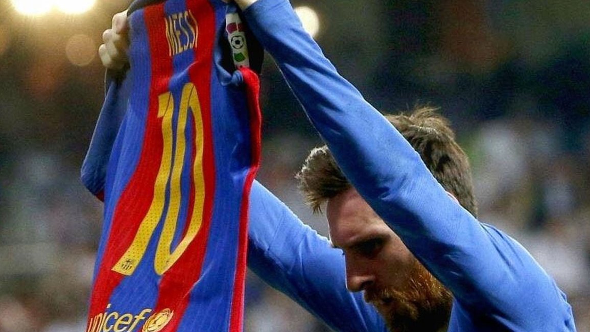Con Messi como bandera, vuelve el fútbol en España