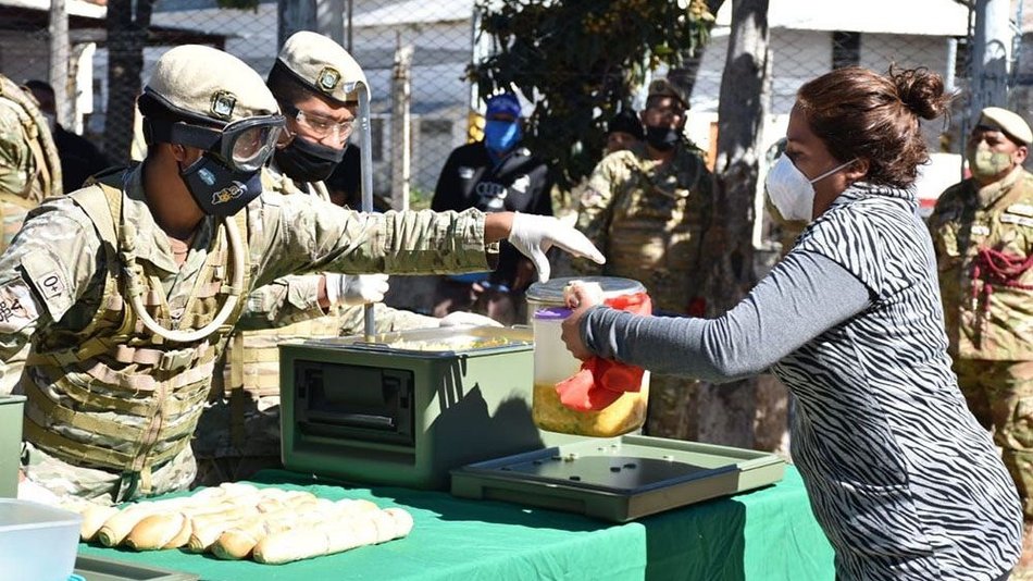 El Ejército repartió hoy 1.200 porciones de locro