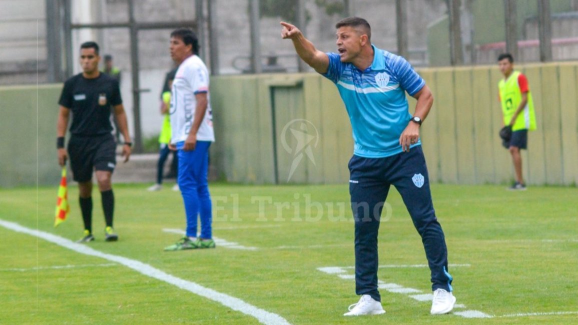 Los DT de Juventud y La Merced tienen la obligación de cursar la carrera de entrenador