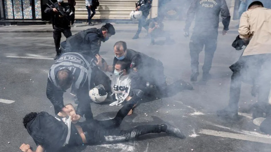 Represión y 200 presos en Turquía