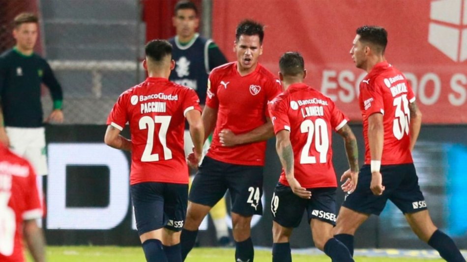 Independiente arriesga su liderazgo en Brasil y Newell's busca ahogar penas en Chile