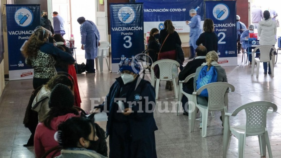 Para garantizar la presencialidad, colocan la segunda dosis a docentes