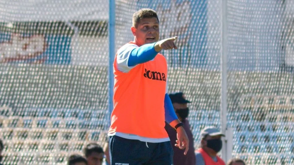 Maza, obligado a retocar la defensa en Gimnasia y Tiro