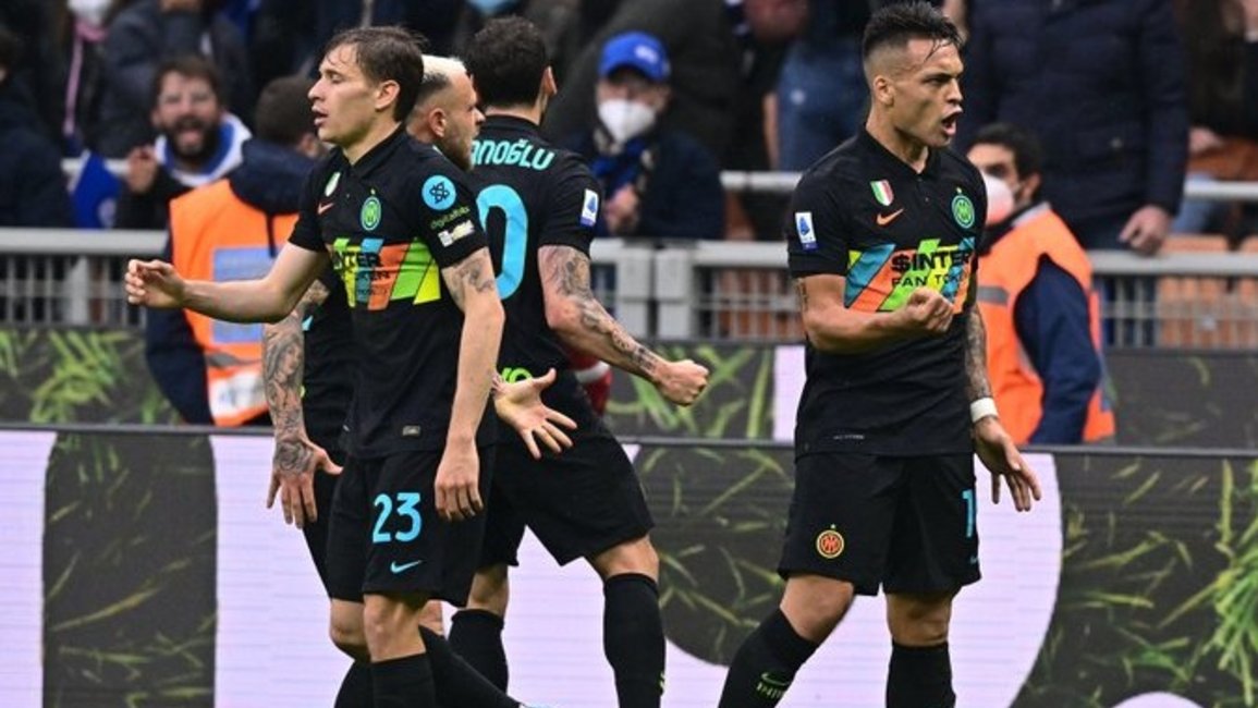 Inter, con dos de Martínez, ganó y es líder