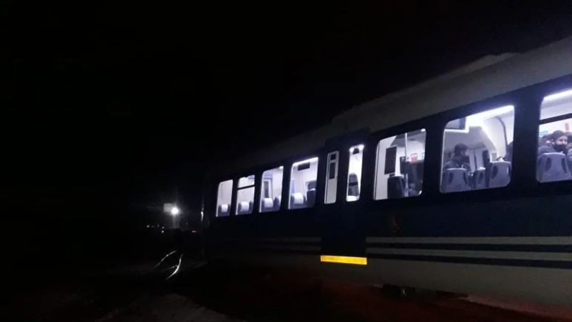 VIDEO. Descarriló el tren urbano de pasajeros, a la salida de Güemes