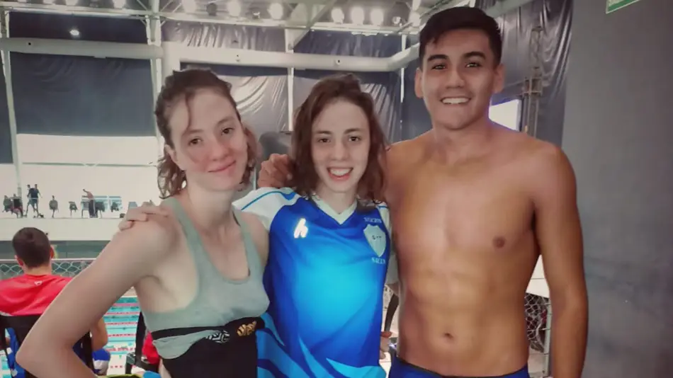 Los nadadores del albo sigue superando grandes desafíos