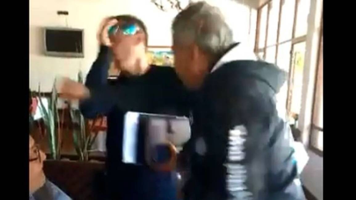  VIDEO Escándalo en Lajitas: sacaron a trompadas de un restaurante al broker de una cerealera 