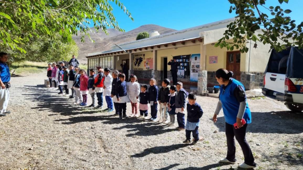 Campo Quijano: Piden soluciones para la escuela 4.474 de Las Cuevas
