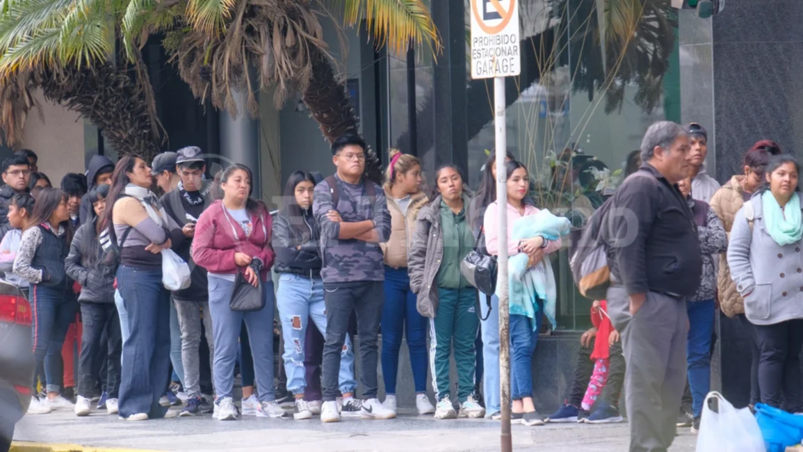 Protesta piquetera y fila eterna por el Progresar