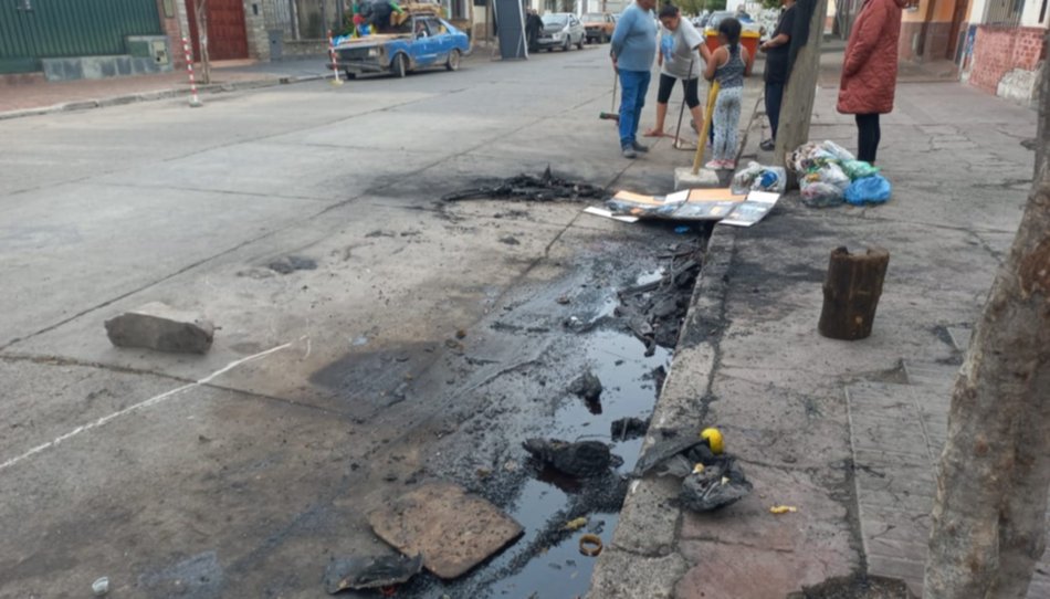 Hallan el cuerpo de un hombre dentro de una camioneta que se prendió fuego en villa Cristina