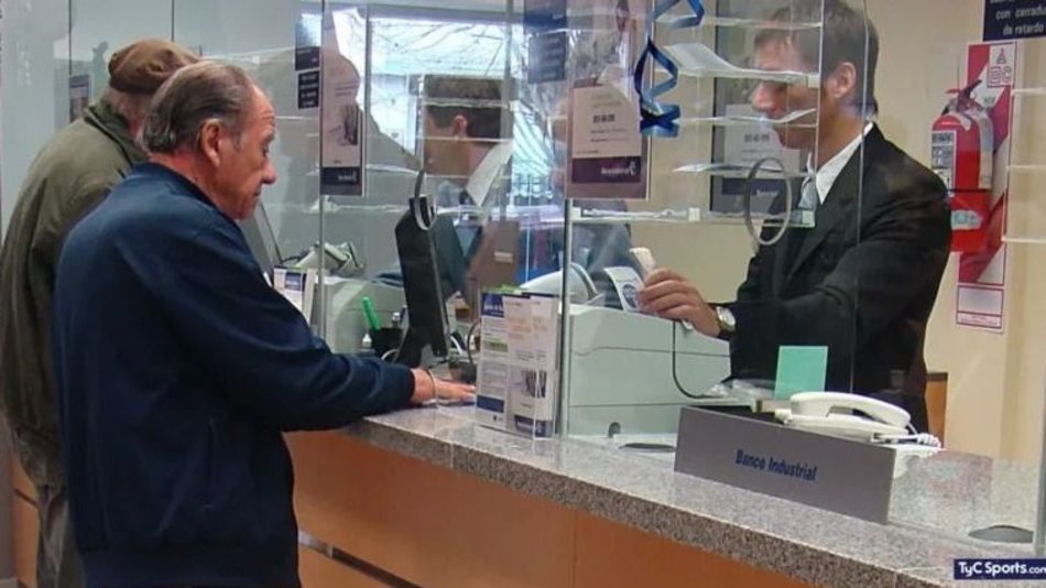 Bancarios acordaron un nuevo aumento y el sueldo básico superará $1.200.000