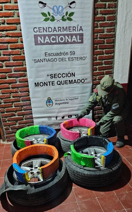 VIDEO. Viajaba con las ruedas desinfladas, se puso nervioso y le descubrieron que transportaba cocaína