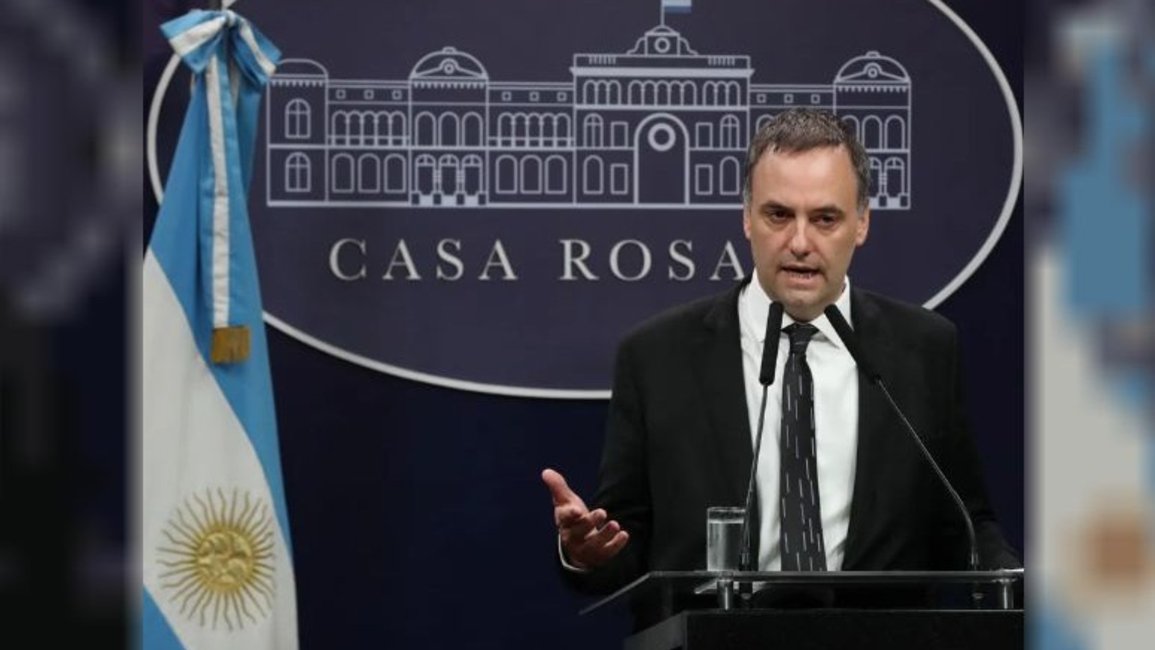 El gobierno anunció que se les descontará el día a los estatales que se sumen al paro  