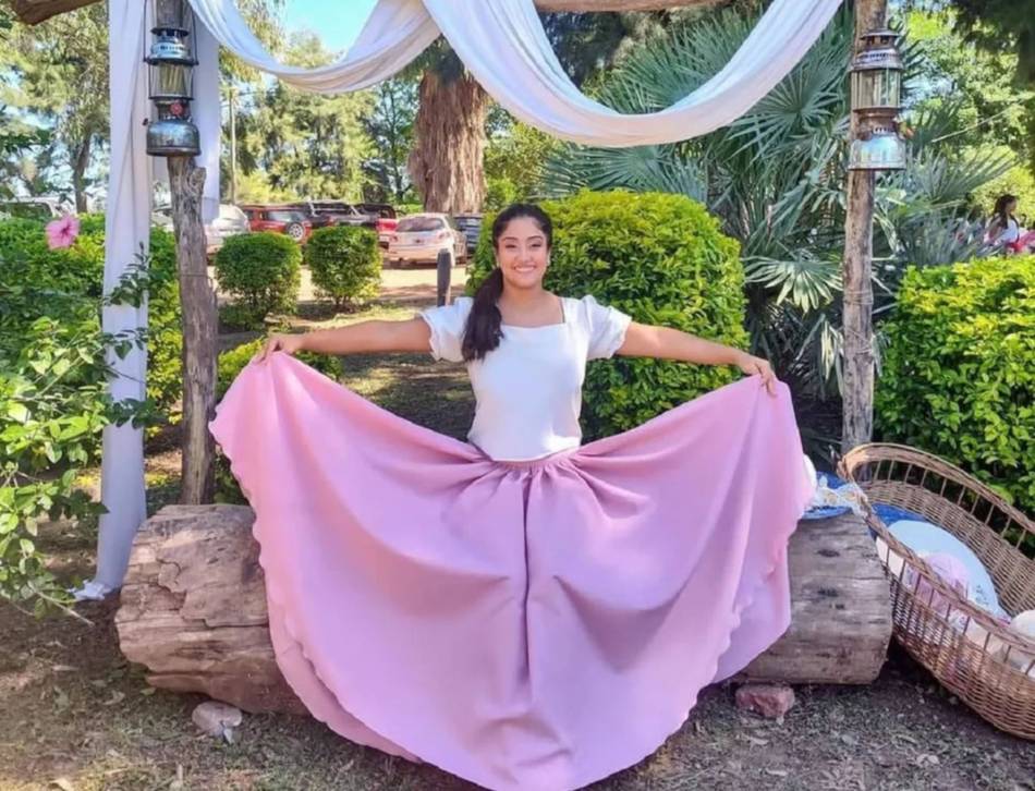 Festejó sus 15 años con una temática bien salteña y criolla: Llegó a caballo y vestida de gaucha 