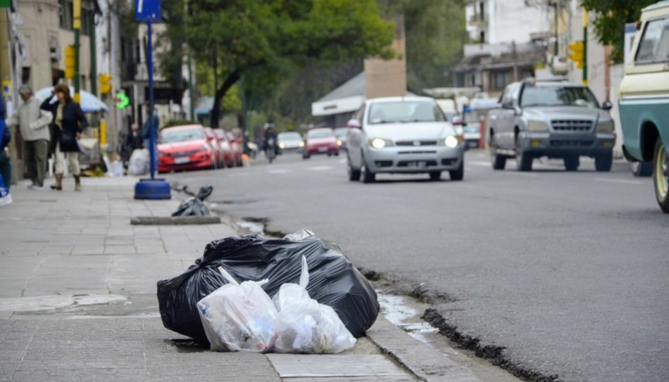 Algunos comerciantes sacaron la basura a pesar de la falta de servicio por el paro- Algunos comerciantes sacaron la basura a pesar de la falta de servicio por el paro