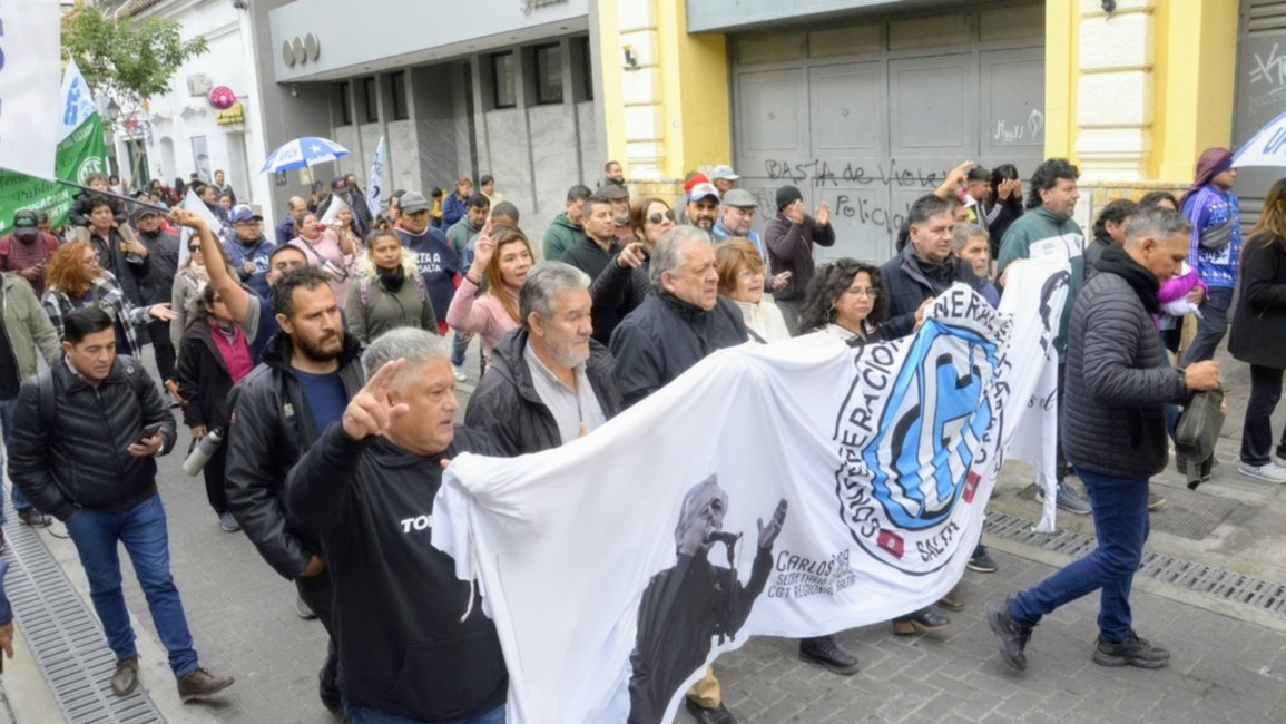 Gremios y movimientos sociales se manifestaron en las calles de Salta