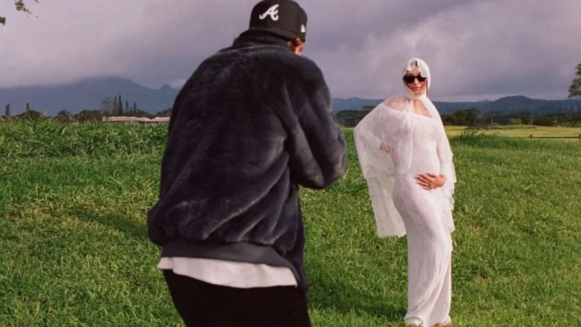 Justin Bieber confirmó que espera su primer hijo y mostró la pancita de Hailey Bieber