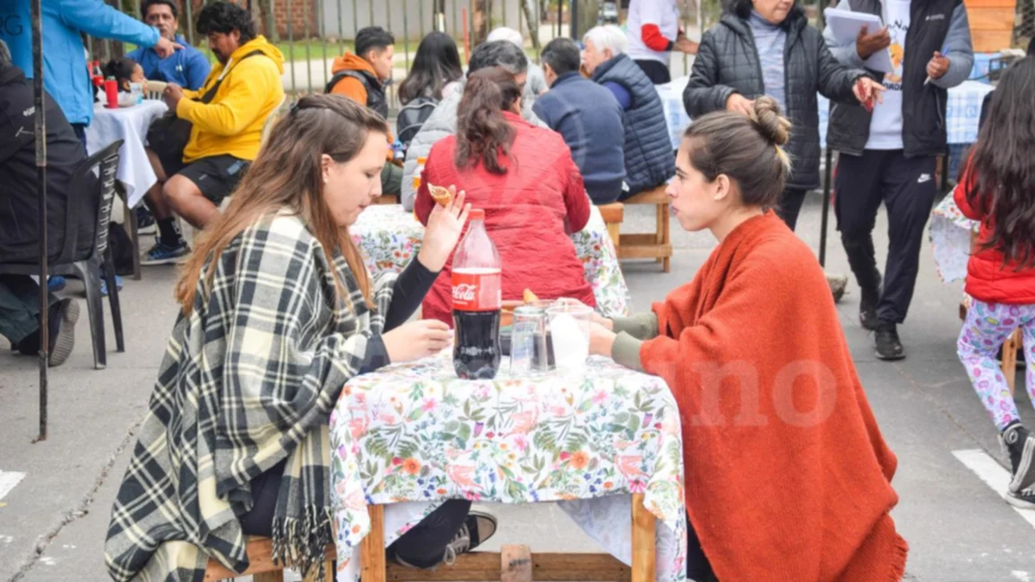 Los salteños disfrutaron de exquisitas empanadas en la trigésima edición del Concurso “Don Roberto Romero”  