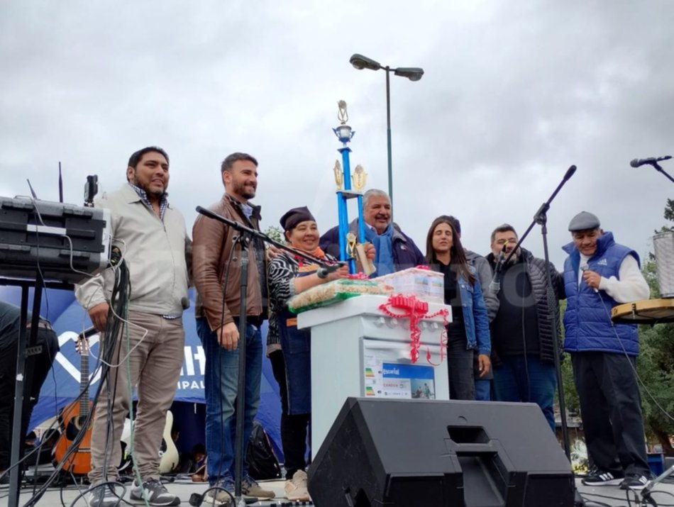 Los salteños disfrutaron de exquisitas empanadas en la trigésima edición del Concurso “Don Roberto Romero” - Los salteños disfrutaron de exquisitas empanadas en la trigésima edición del Concurso “Don Roberto Romero”