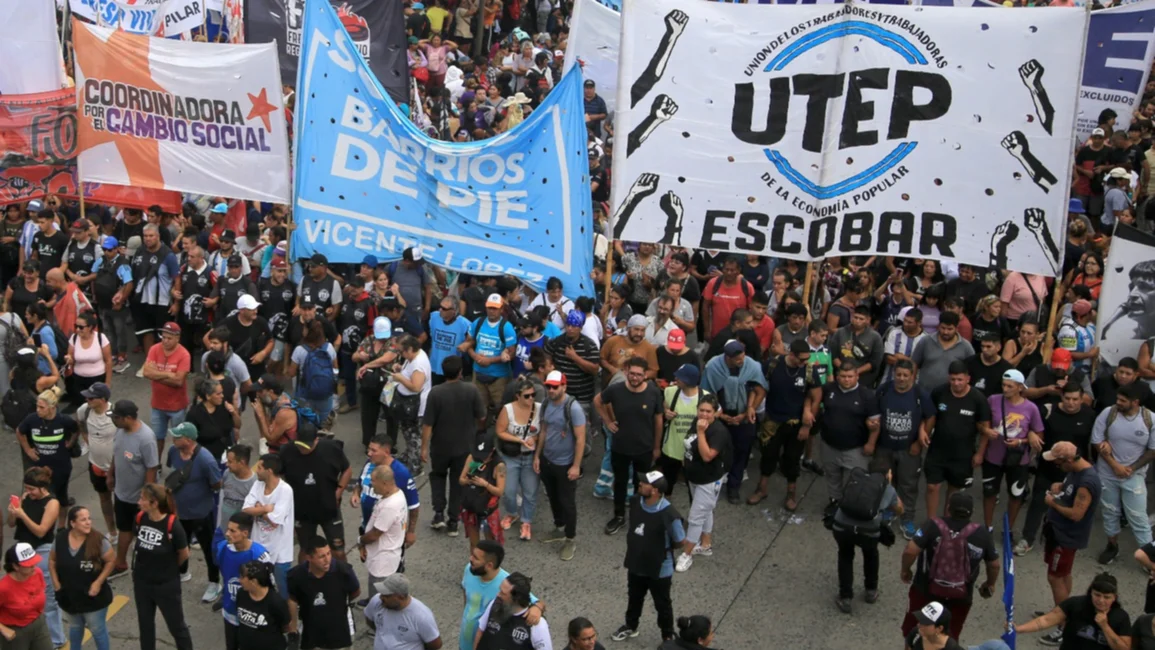  Se conocieron chats de la extorsión de piqueteros