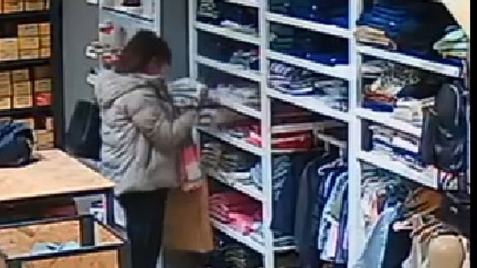Dos mecheras acusadas de robar ropa en un centro comercial: Una tiene antecedentes penales