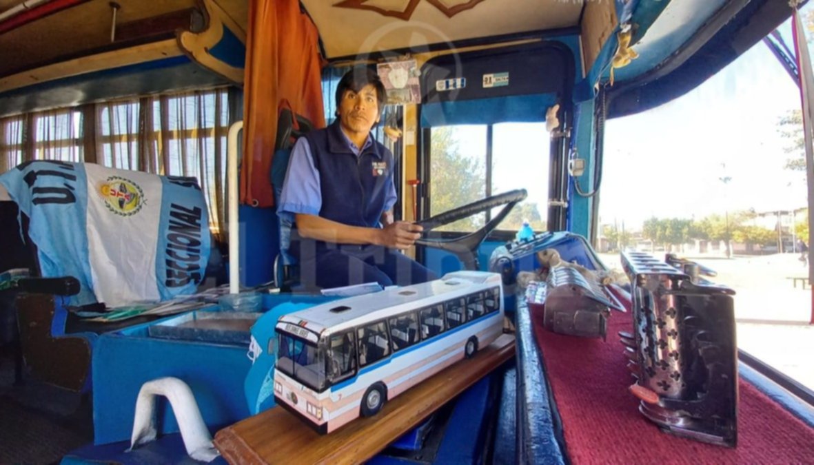 Un viaje a la historia del transporte en Salta: Daniel Díaz, un ex chofer  apasionado por los colectivos