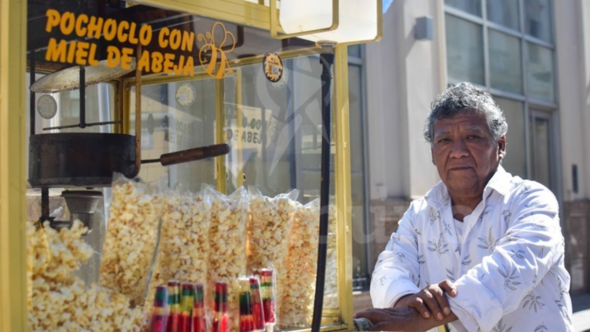 Lorenzo Sánchez, el salteño que no se rindió ante las adversidades y lleva 40 años en el oficio de “pochoclero”  