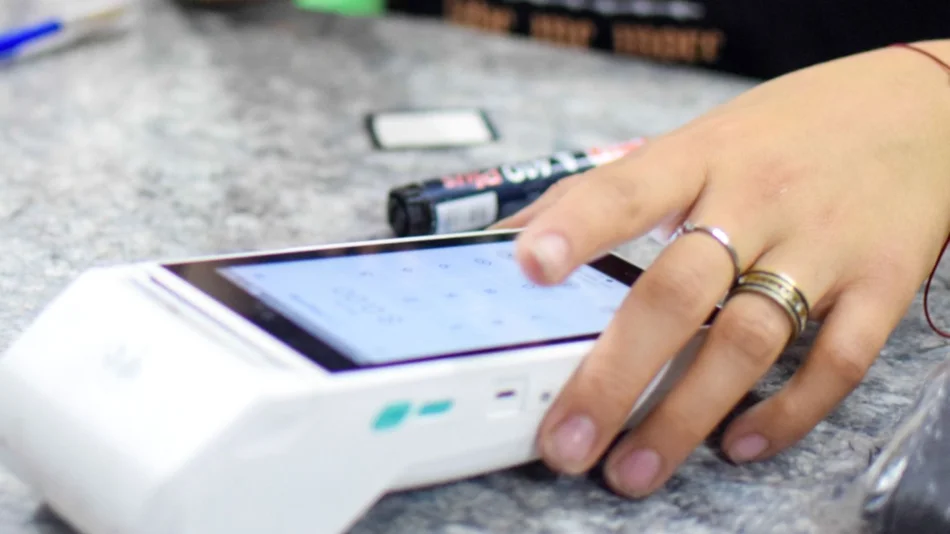 Advierten por el cobro extra en el pago con tarjetas y transferencias 
