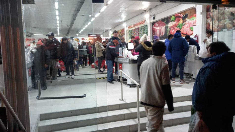 VIDEO. Las compras de último momento para el locro patrio
