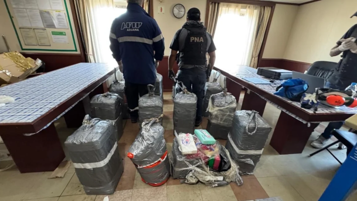 Descubren 469 kg de cocaína en un barco en Santa Fe: "Tenían destino de exportación", dijo Bullrich