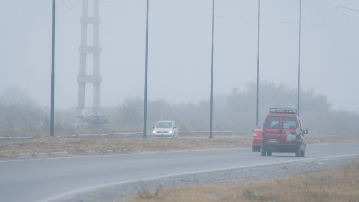 A manejar con precaución: una densa neblina cubrió la zona sur y el Valle de Lerma