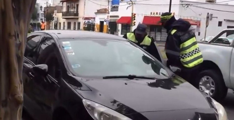 Se quedó dormido con una cerveza en la mano y el auto encendido: tenía 1,80 de alcohol en sangre- Se quedó dormido con una cerveza en la mano y el auto encendido: tenía 1,80 de alcohol en sangre