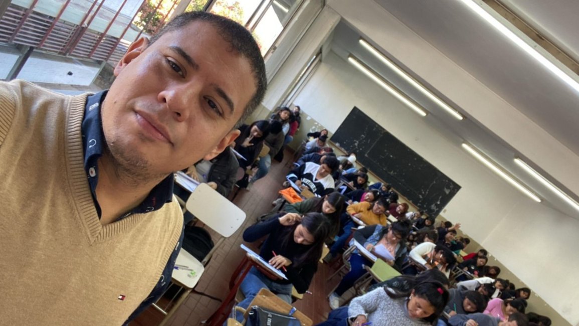 "Cuando una mamá da todo por sus sueños, lo mínimo es tender una mano": la historia del profe de la UNSa que emocionó a Salta
