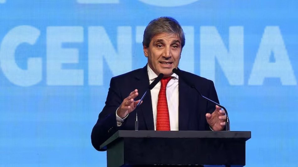El gobierno trabaja en un IVA compartido con las provincias, según indicó Caputo