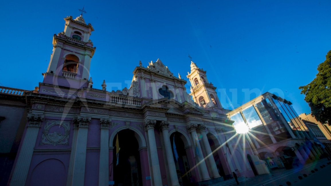 El Tribuno hizo sonar la histórica sirena de la Plaza 9 de Julio para anunciar al nuevo papa León XIV