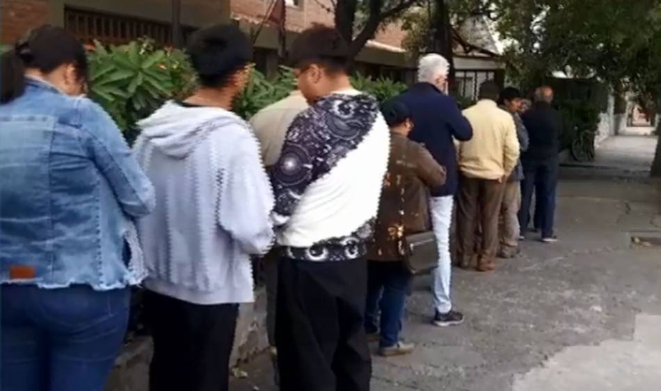 Quejas por falta de fiscales y mesas cerradas complican el inicio de las elecciones en Salta