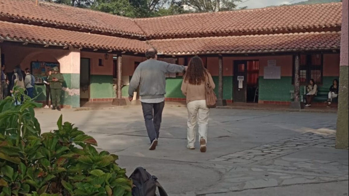 En medio de la escasa participación, Saeta cobra el boleto para ir a votar
