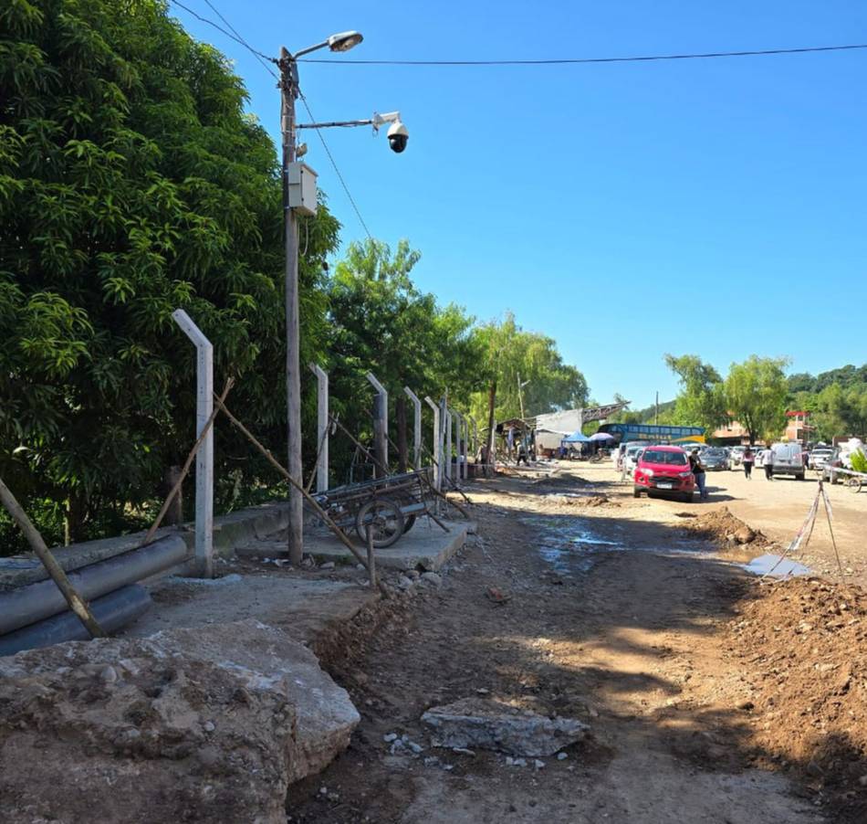 Todavía no se inauguró el alambrado y ya se formó una "aduana" paralela