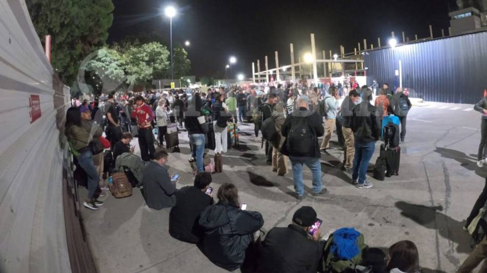 Falsa amenaza de bomba en el aeropuerto de Salta: se activó el protocolo y generó una evacuación preventiva