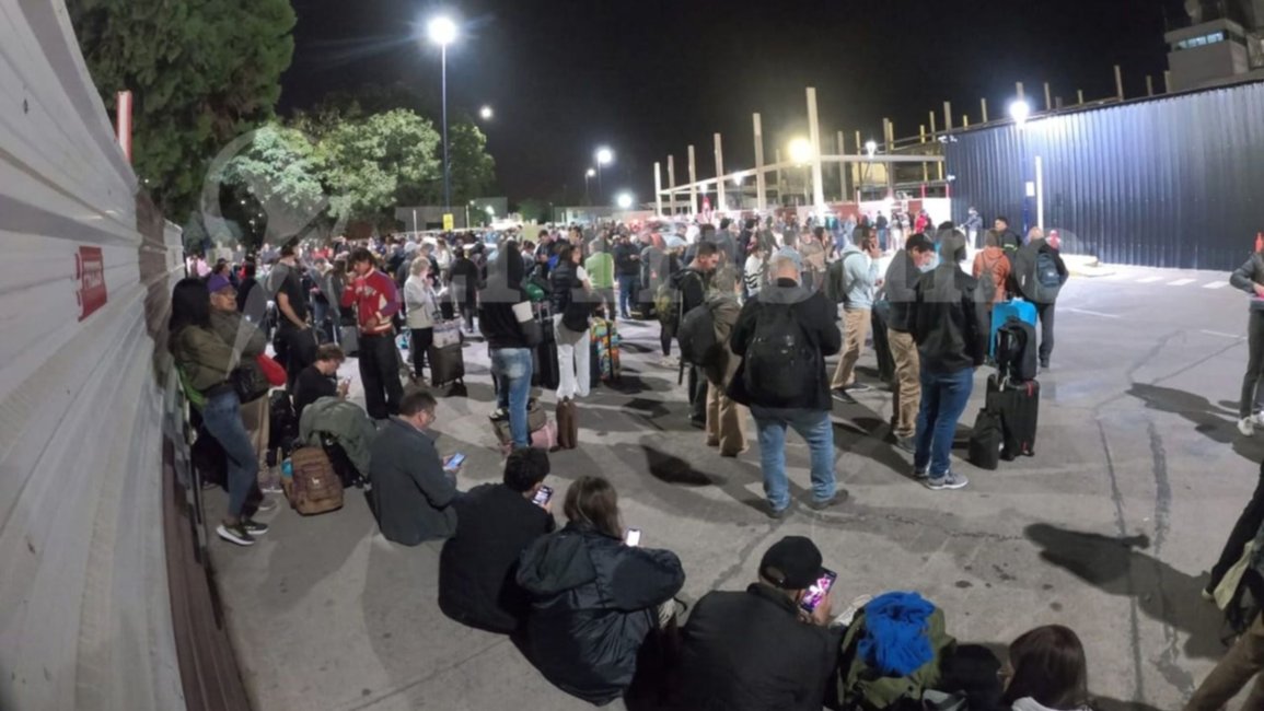 Falsa amenaza de bomba en el aeropuerto de Salta: se activó el protocolo y generó una evacuación preventiva