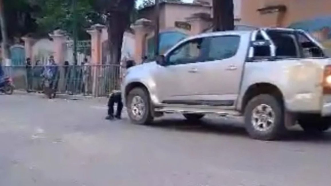 Furia en Tartagal: arrastró a un agente de tránsito