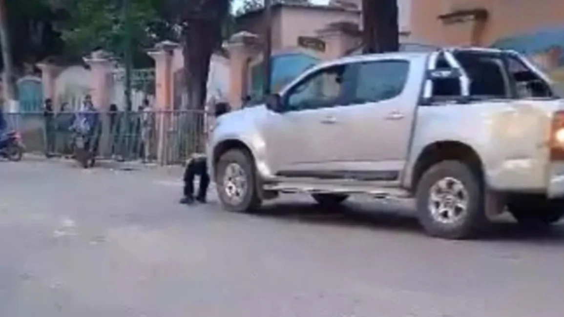 Furia en Tartagal: arrastró a un agente de tránsito