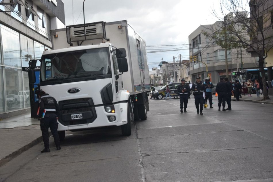 Accidente fatal en Jujuy y San Martín: falleció la mujer atropellada por un camión- Accidente fatal en Jujuy y San Martín: falleció la mujer atropellada por un camión