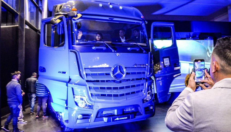 Rolcar lanzó la nueva generación de camiones Mercedes-Benz en Salta- Rolcar lanzó la nueva generación de camiones Mercedes-Benz en Salta