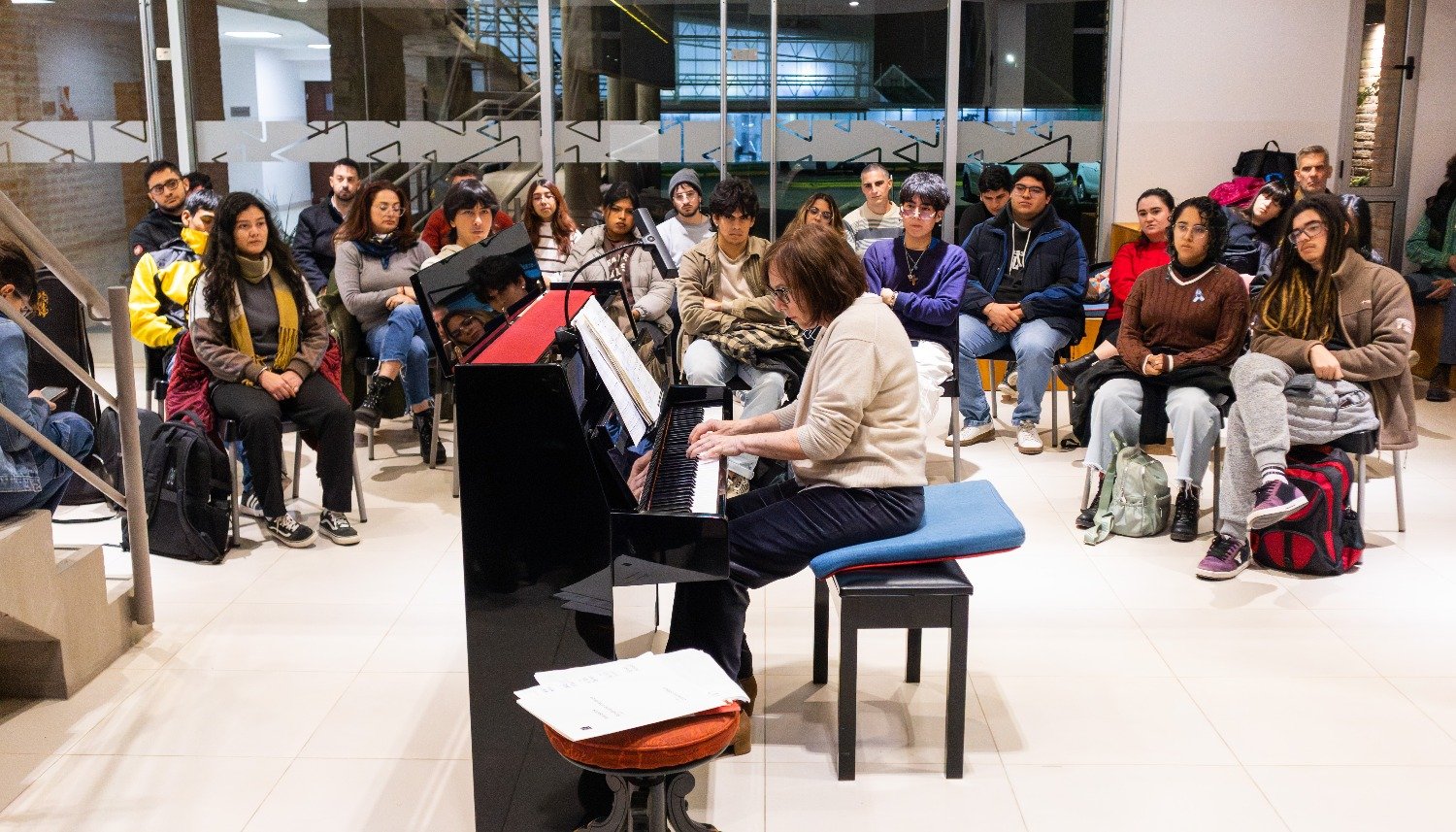Música, formación e intercambio cultural: así fue la visita de los músicos húngaros Judit Gábos y Sándor Kabdebó a UCASAL